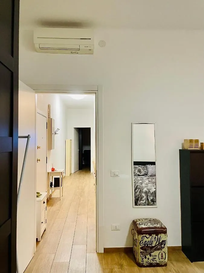 The Castle Door House - Entire 2-Bed Room Apartment Bologna