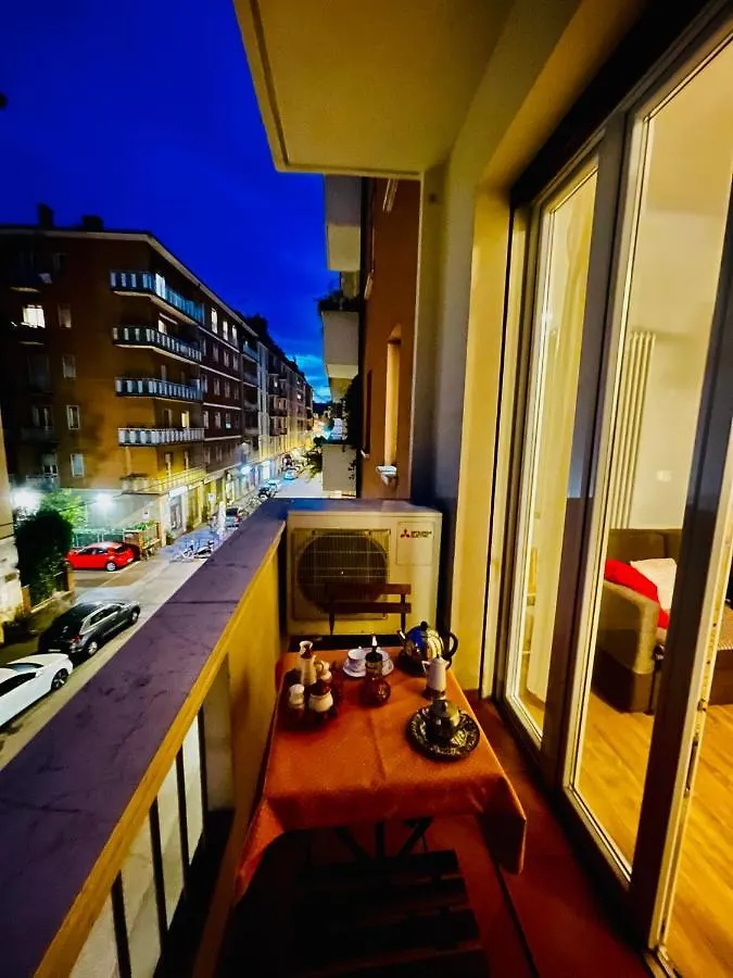The Castle Door House - Entire 2-Bed Room Apartment Bologna